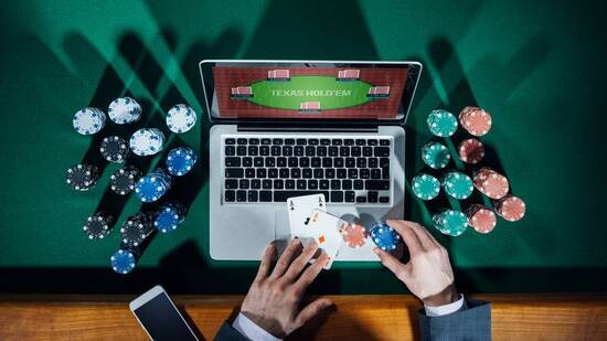 Hoe online poker spelen